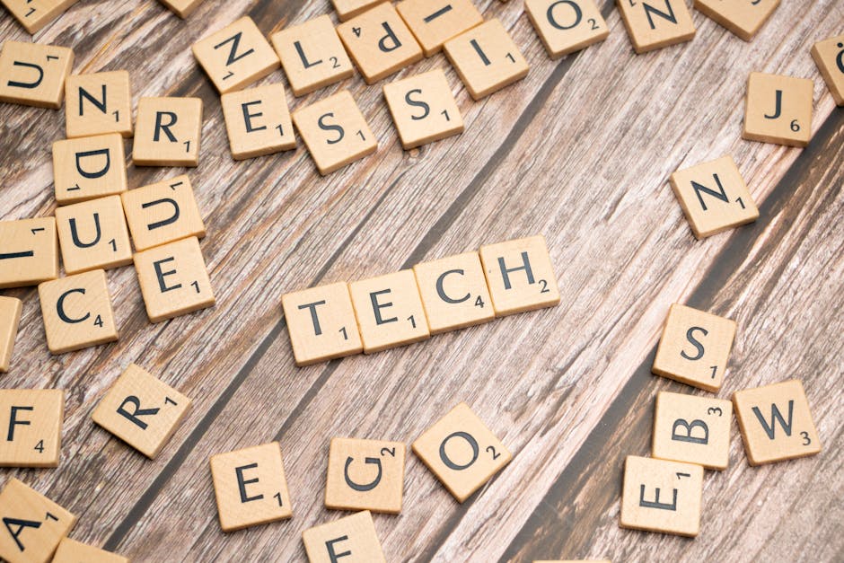 Drvene Scrabble pločice s natpisom TECH