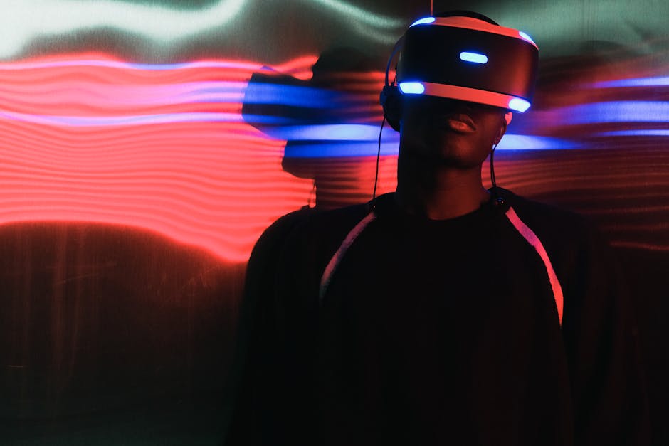 Osoba u VR headset-u s neonskim svjetlima
